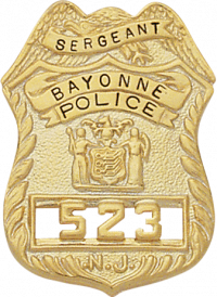 Eagle topped shield style badge S303